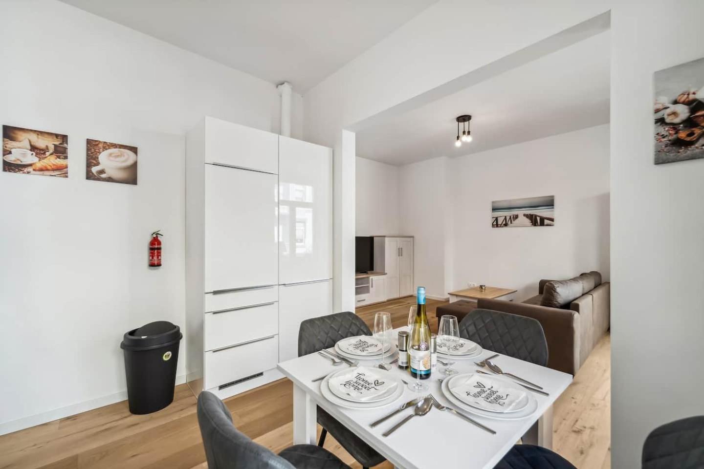 Infinity Stay Ferienapartments Rheinstrasse Вилхелмсхафен Екстериор снимка