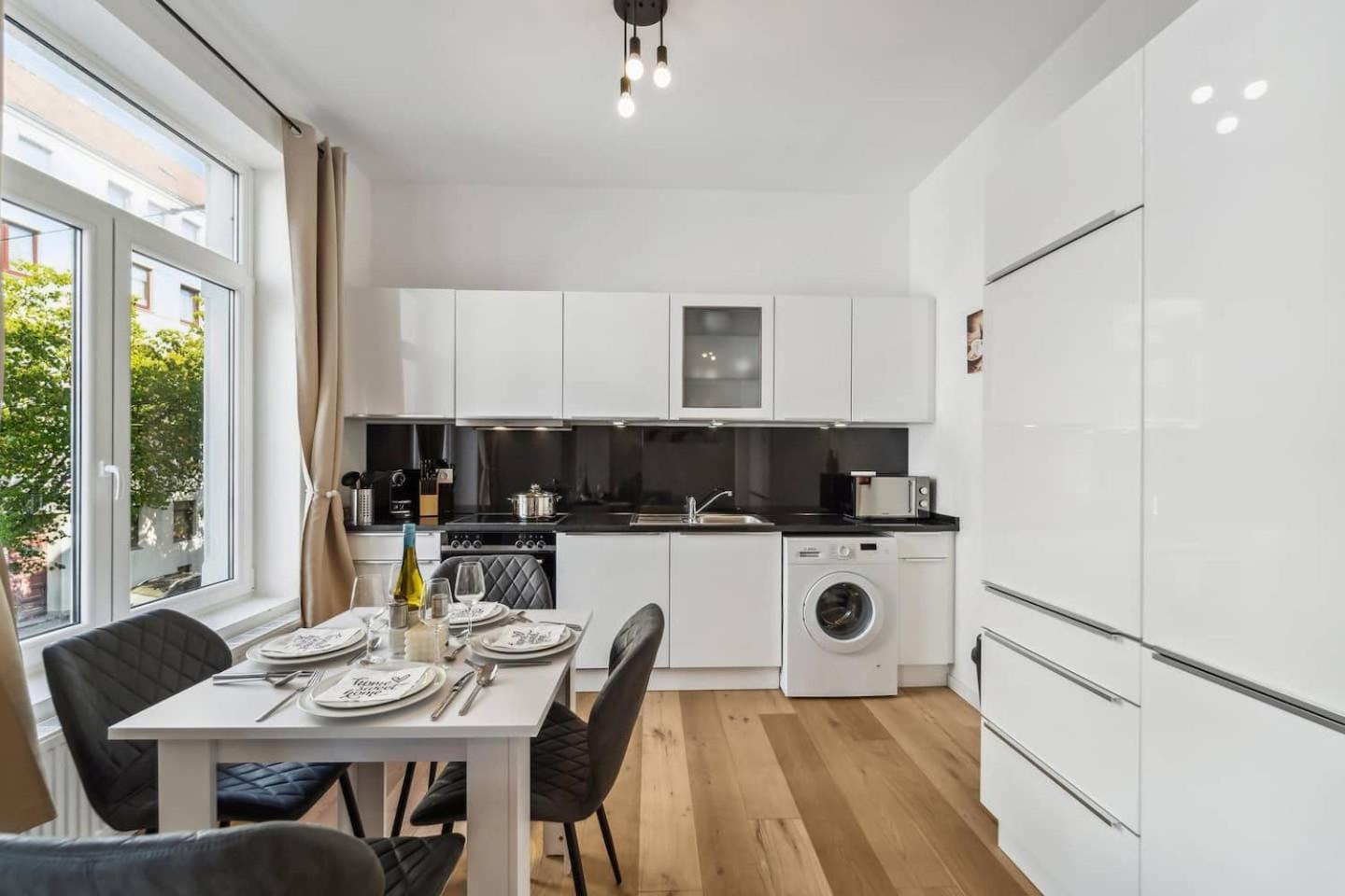 Infinity Stay Ferienapartments Rheinstrasse Вилхелмсхафен Екстериор снимка