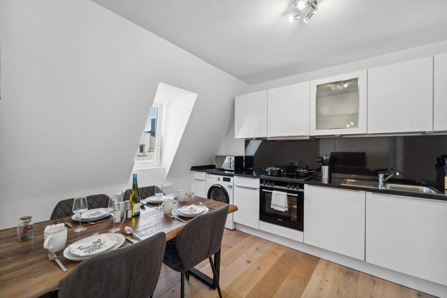 Infinity Stay Ferienapartments Rheinstrasse Вилхелмсхафен Екстериор снимка